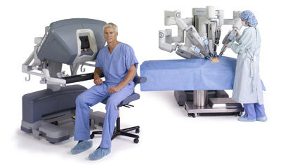 da-vinci-system-si-seated-surgeon-nurse-at-cart-400x235